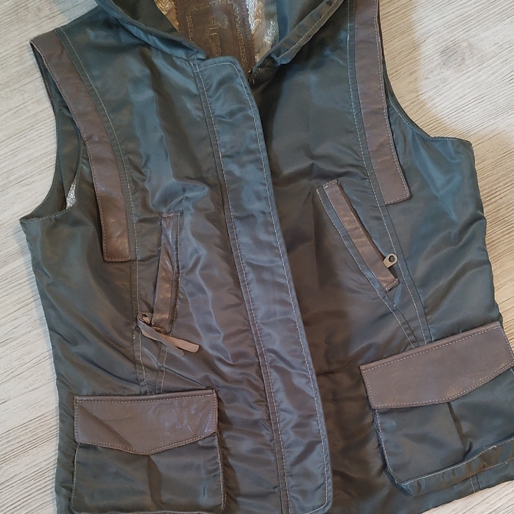 My Tribe Ladies Green Waterproof Vest with Brown Leather Detail Size Large EUC - Picture 2 of 14